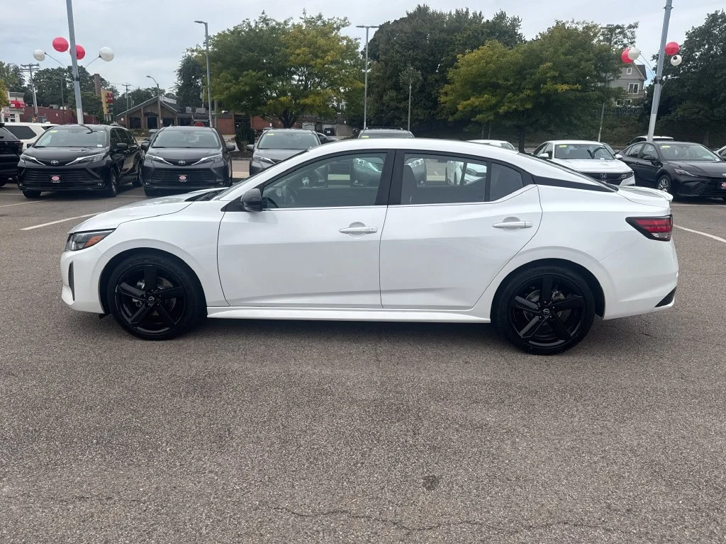 Used 2024 White Nissan SR image 4