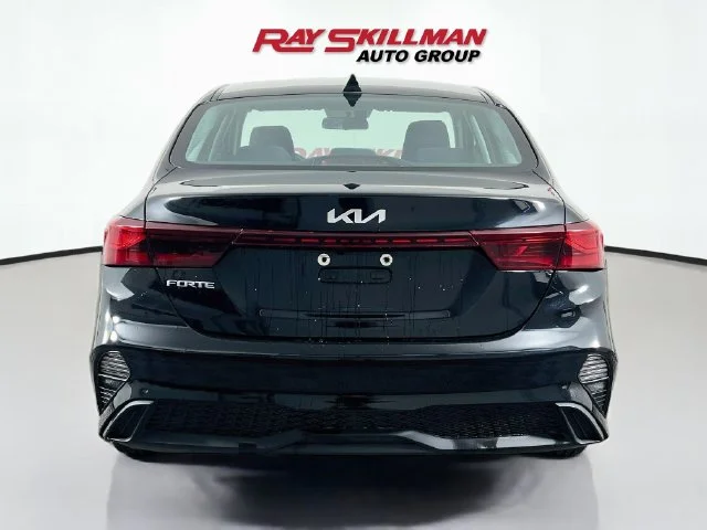 Used 2023 Black Kia LXS image 6