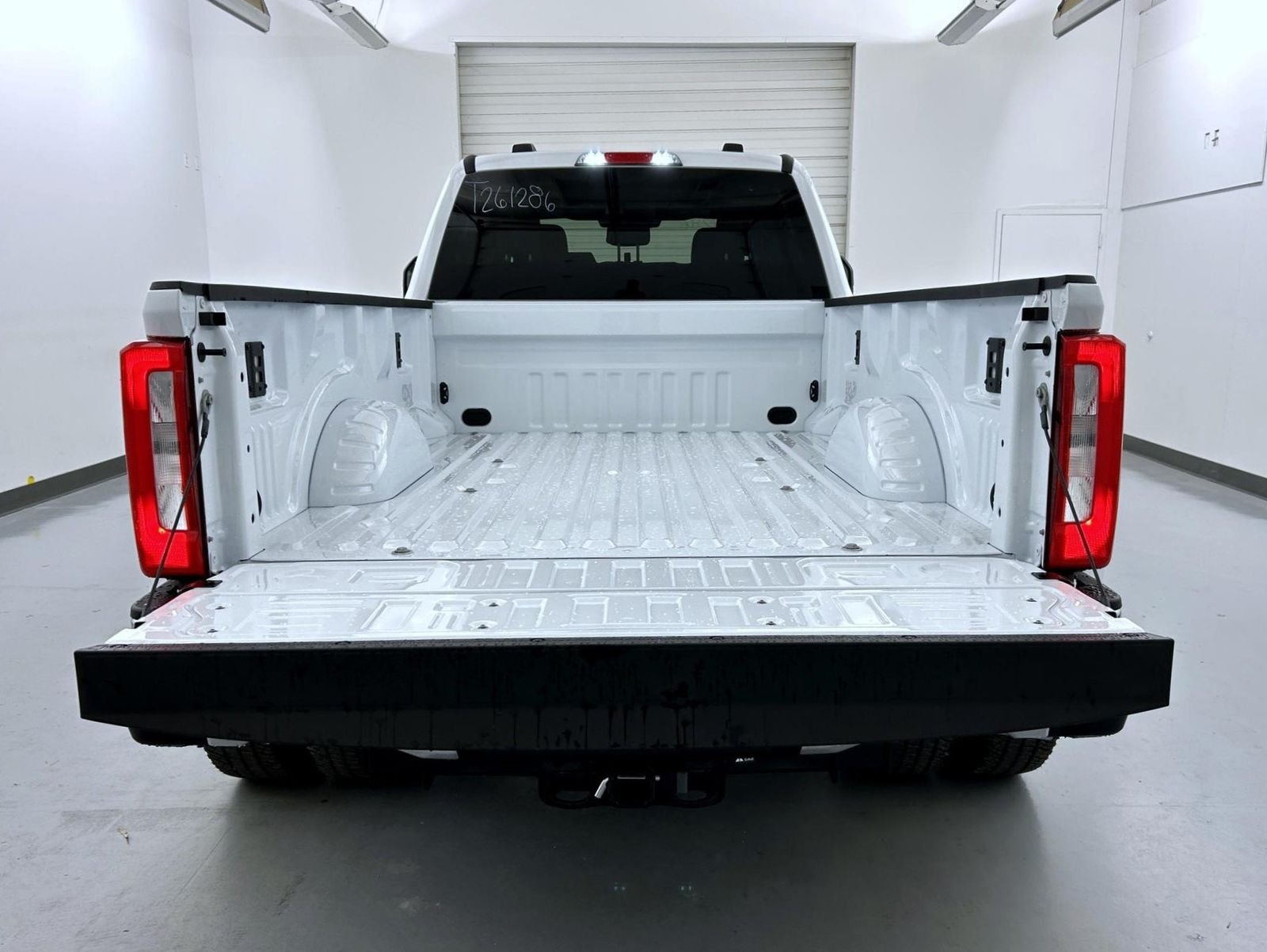New 2026 Oxford White Ford XLT image 21