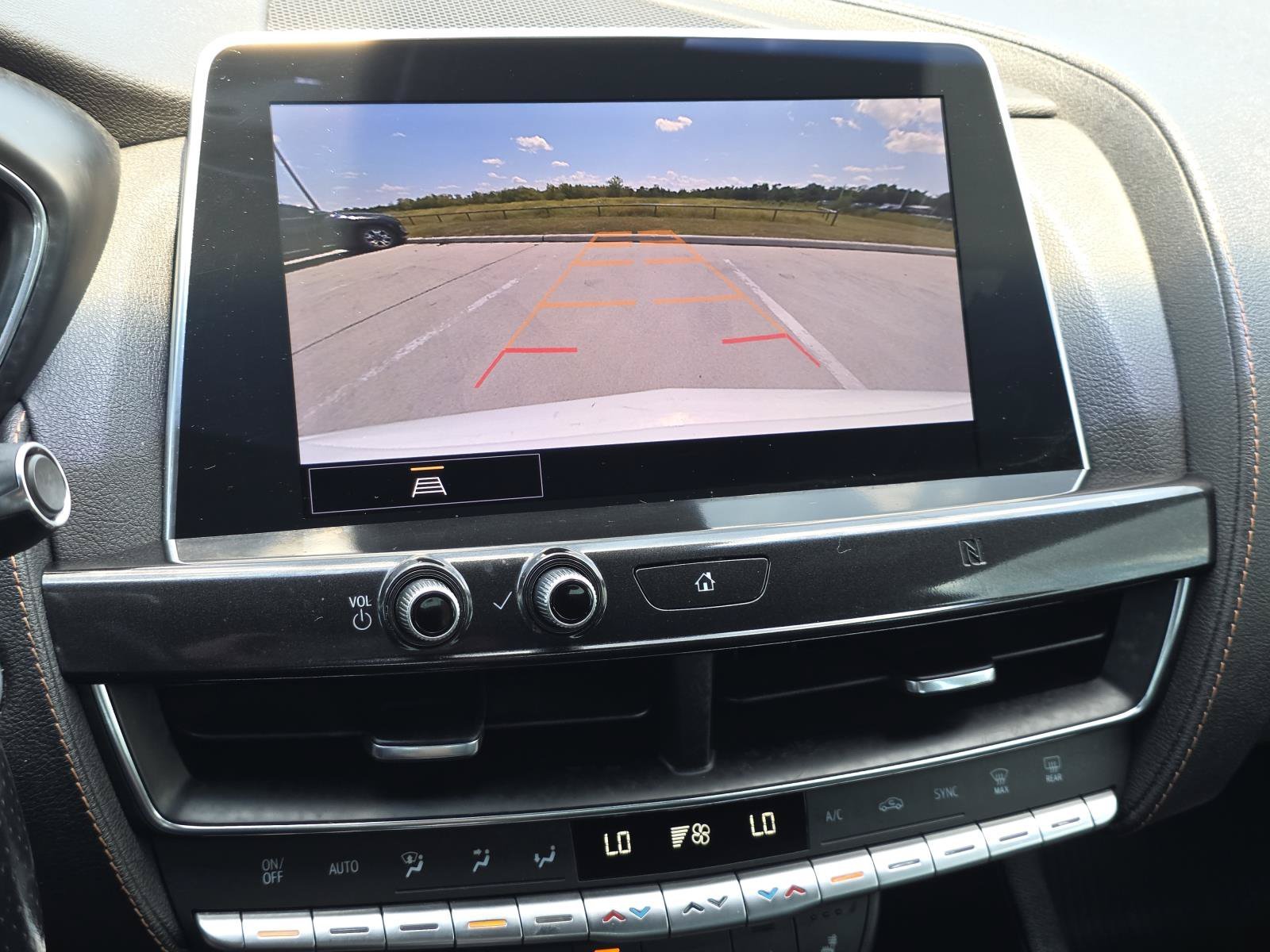 Used 2021 SUMMIT WHITE Cadillac Sport image 28