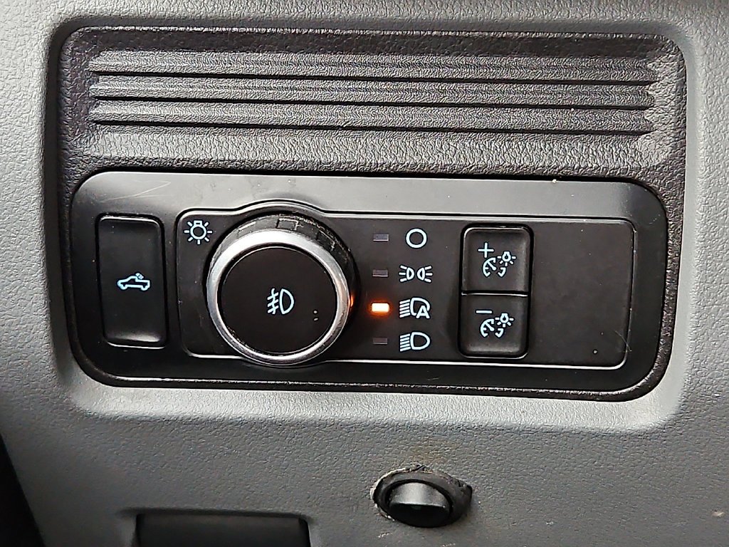 Used 2025 Oxford White Ford XLT image 21