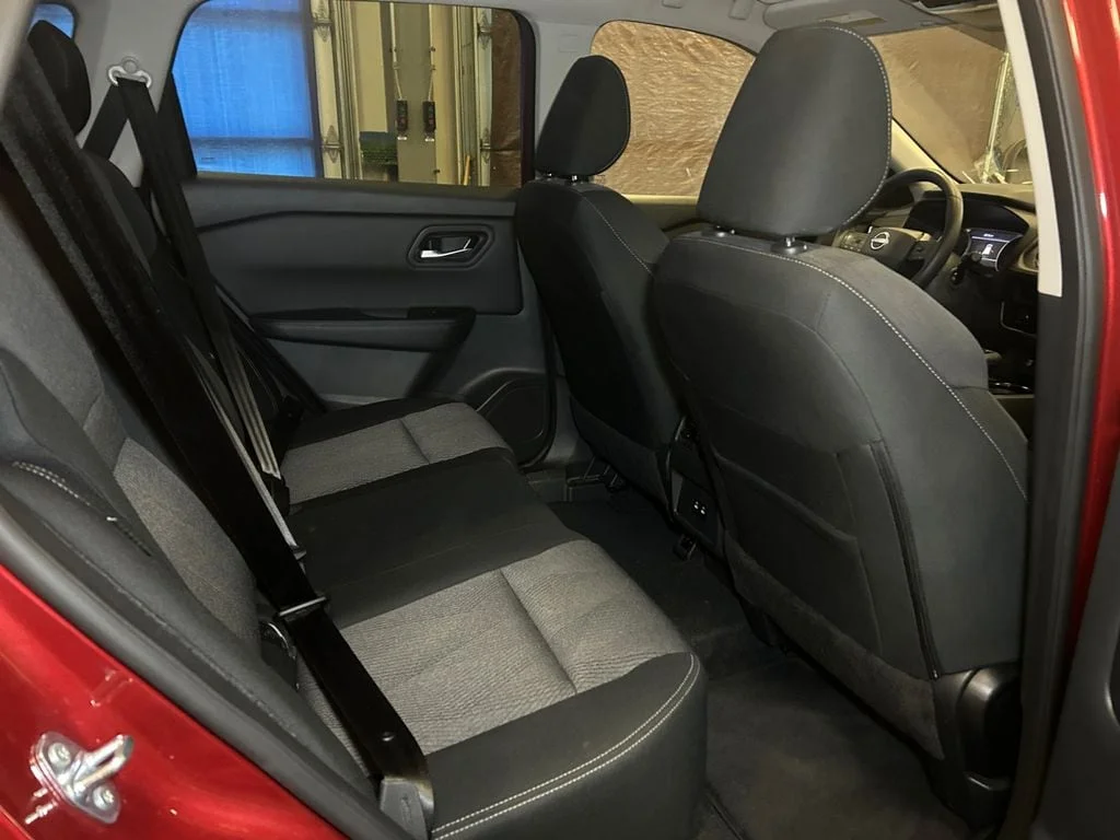 Used 2025 Scarlet Nissan SV image 18