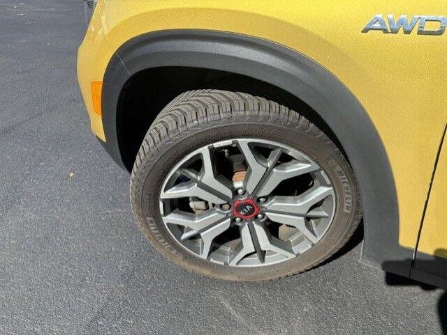 Used 2021 Starbright Yellow/Black Roof Kia SX Turbo image 14