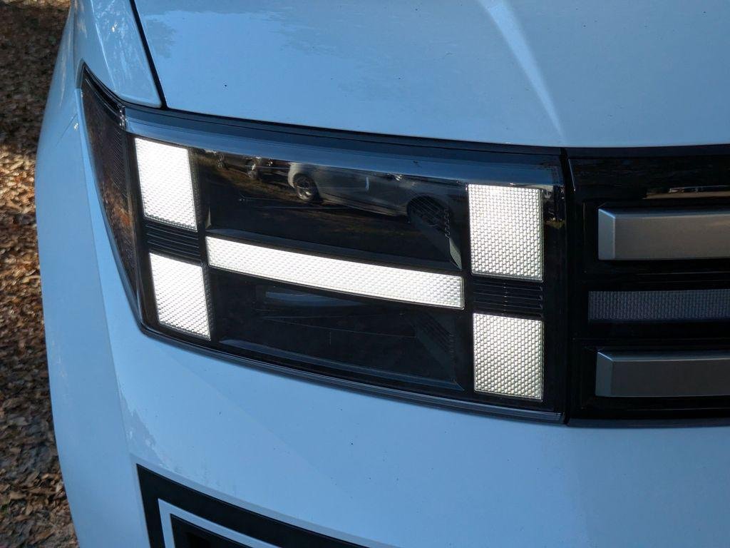 New 2026 White Hyundai SE image 9