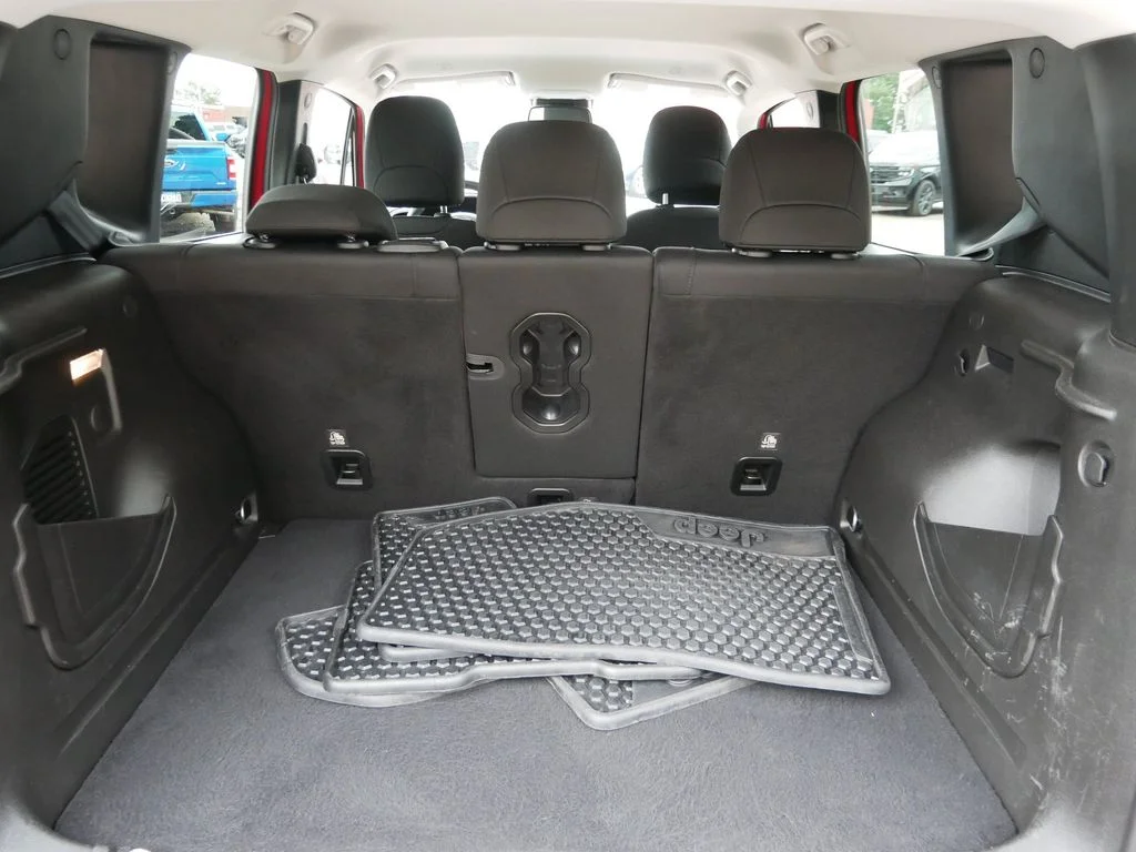 Certified Used 2020 Red Jeep Latitude image 12