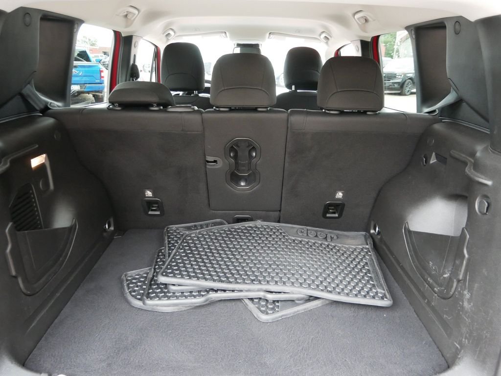 Certified Used 2020 Red Jeep Latitude image 12