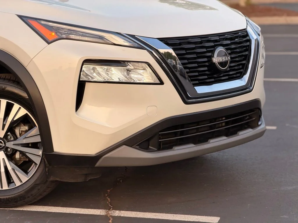 Used 2023 White Nissan SV image 6