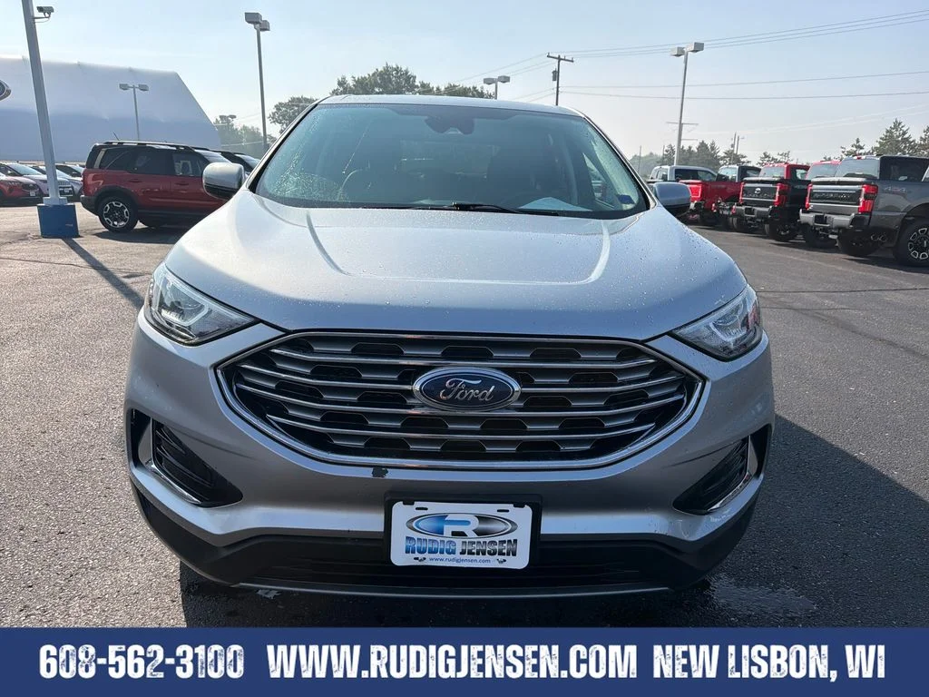Used 2022 Silver Ford SEL image 8