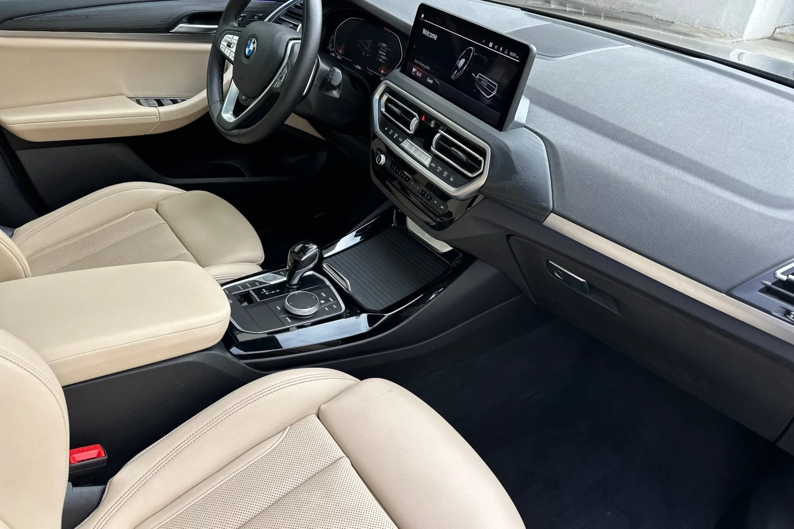 Used 2023 Black Sapphire Metallic BMW sDrive30i image 15