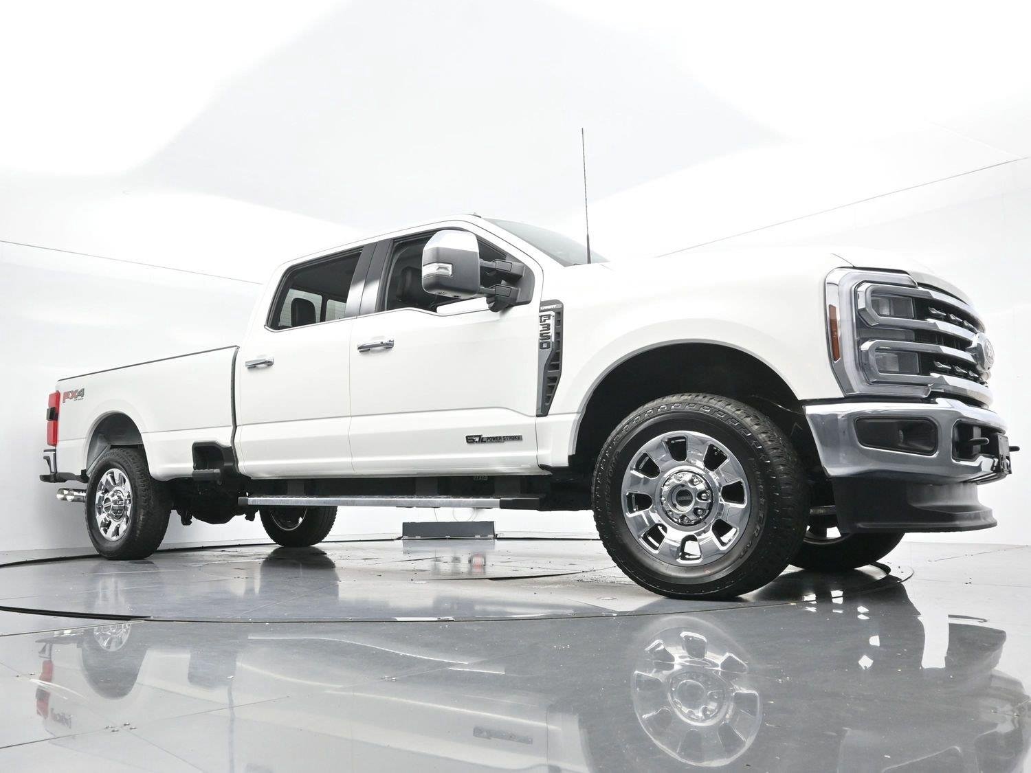 Used 2025 White Ford XL image 44