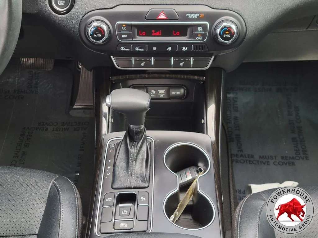 Used 2019 White Kia EX image 24