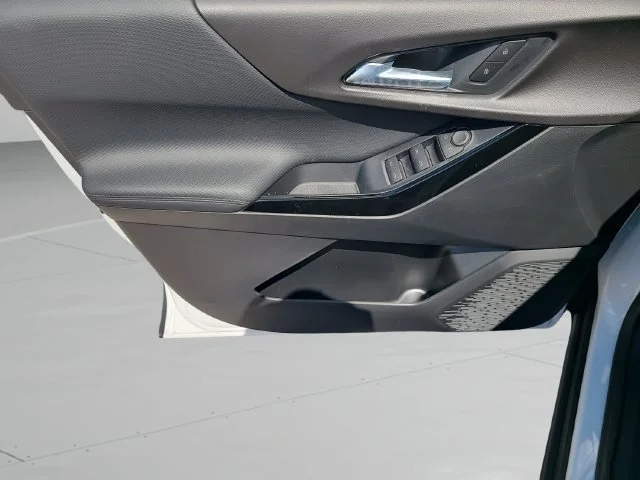 New 2027 Summit White Chevrolet LT image 18