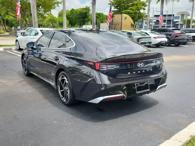 Used 2024 Blue Hyundai SEL image 6