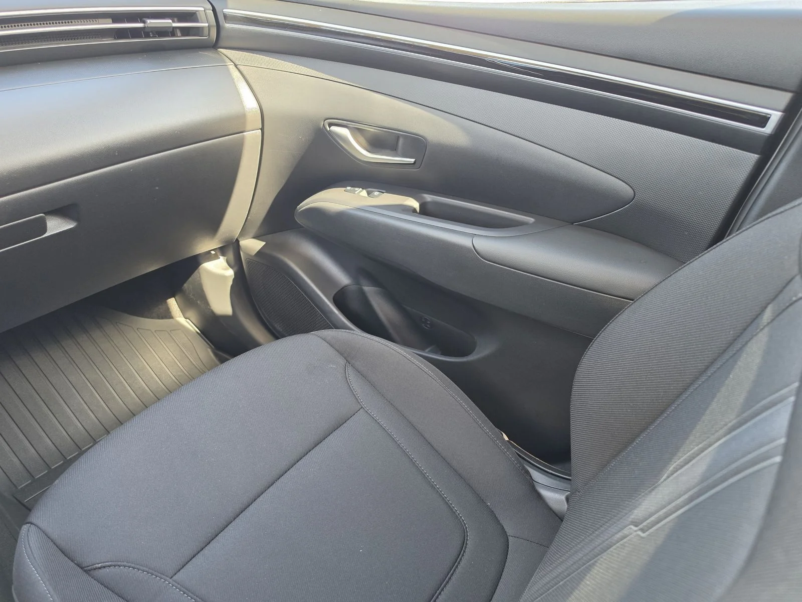 Used 2024 Silver Hyundai SEL image 22