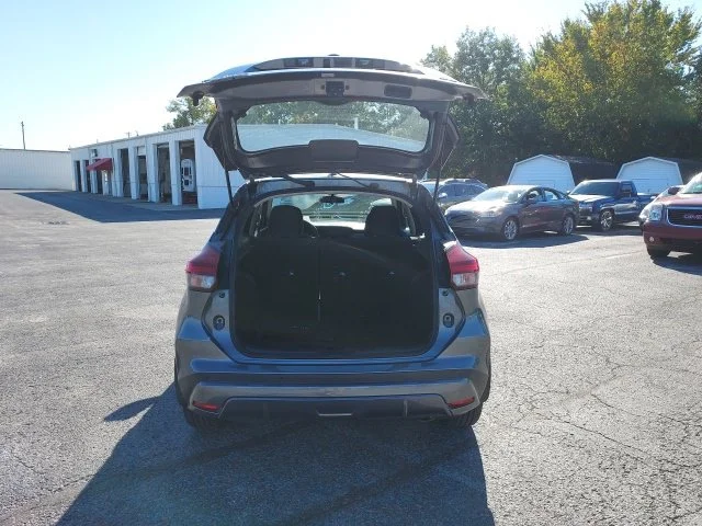 Used 2023 Gray Nissan SV image 7