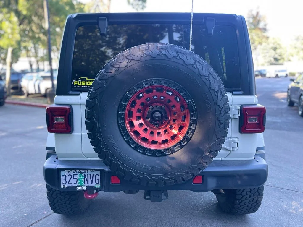 Used 2018 Bright White Clearcoat Jeep Unlimited Rubicon image 5
