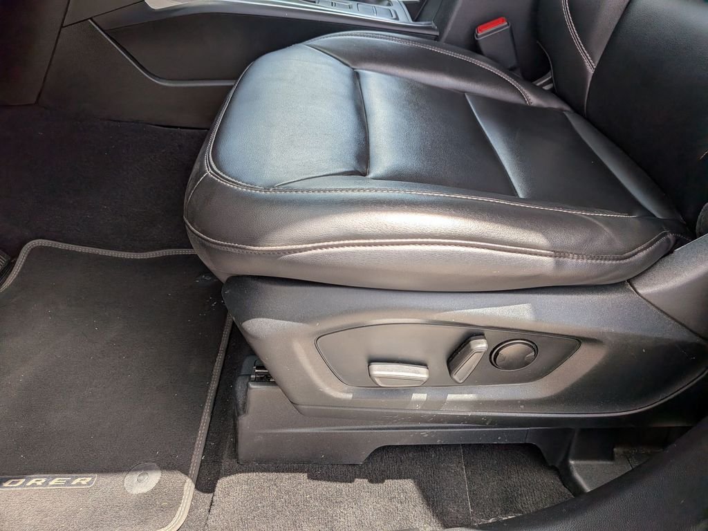 Used 2023 Black Ford XLT image 13
