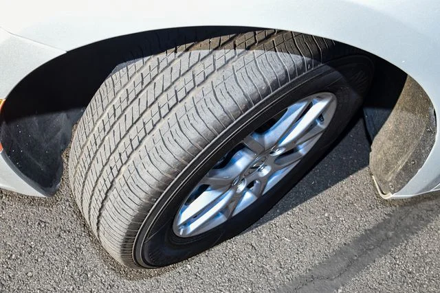 Used 2023 Silver Chrysler Touring L image 10
