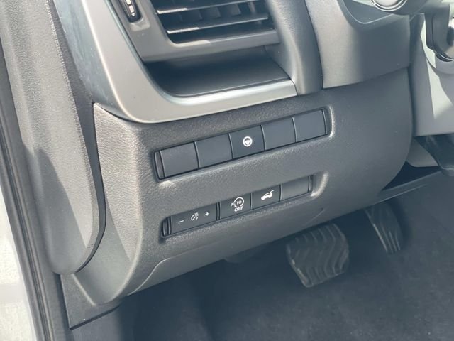 Used 2025 White Nissan SV image 18