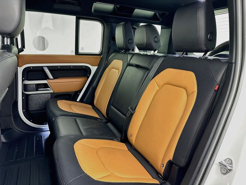 Certified Used 2024 White Land Rover X-Dynamic SE image 25