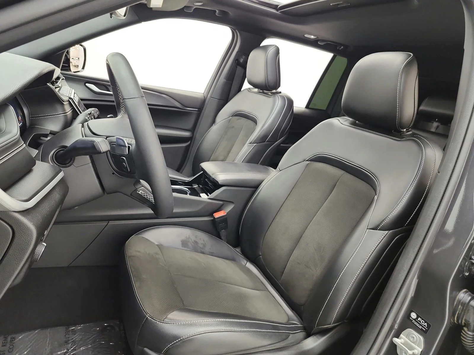 Used 2023 Baltic Gray Metallic Clearcoat Jeep Laredo X image 10
