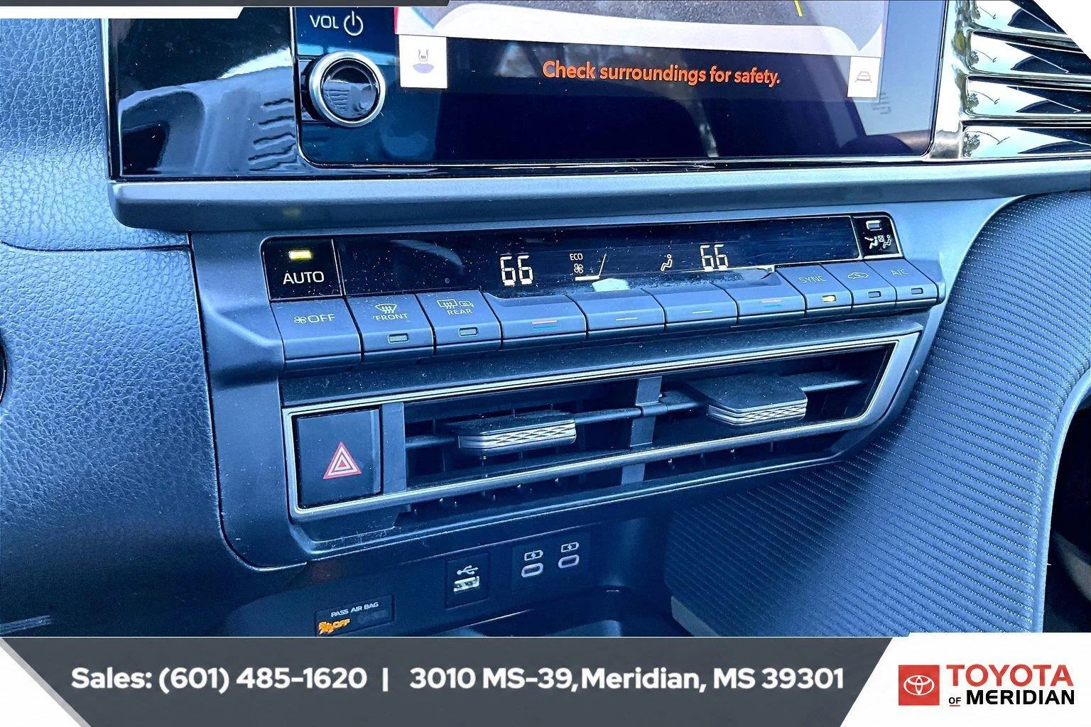 Used 2025 Ice Cap Toyota SE (Natl) image 22