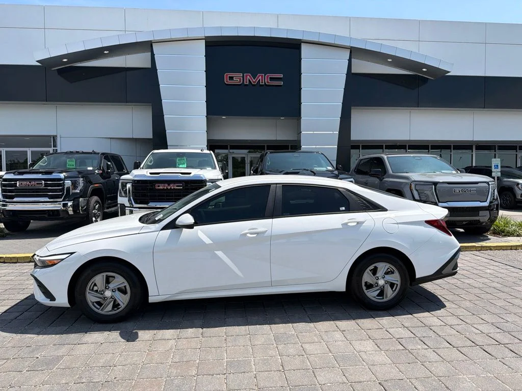 Used 2024 White Hyundai SE image 1