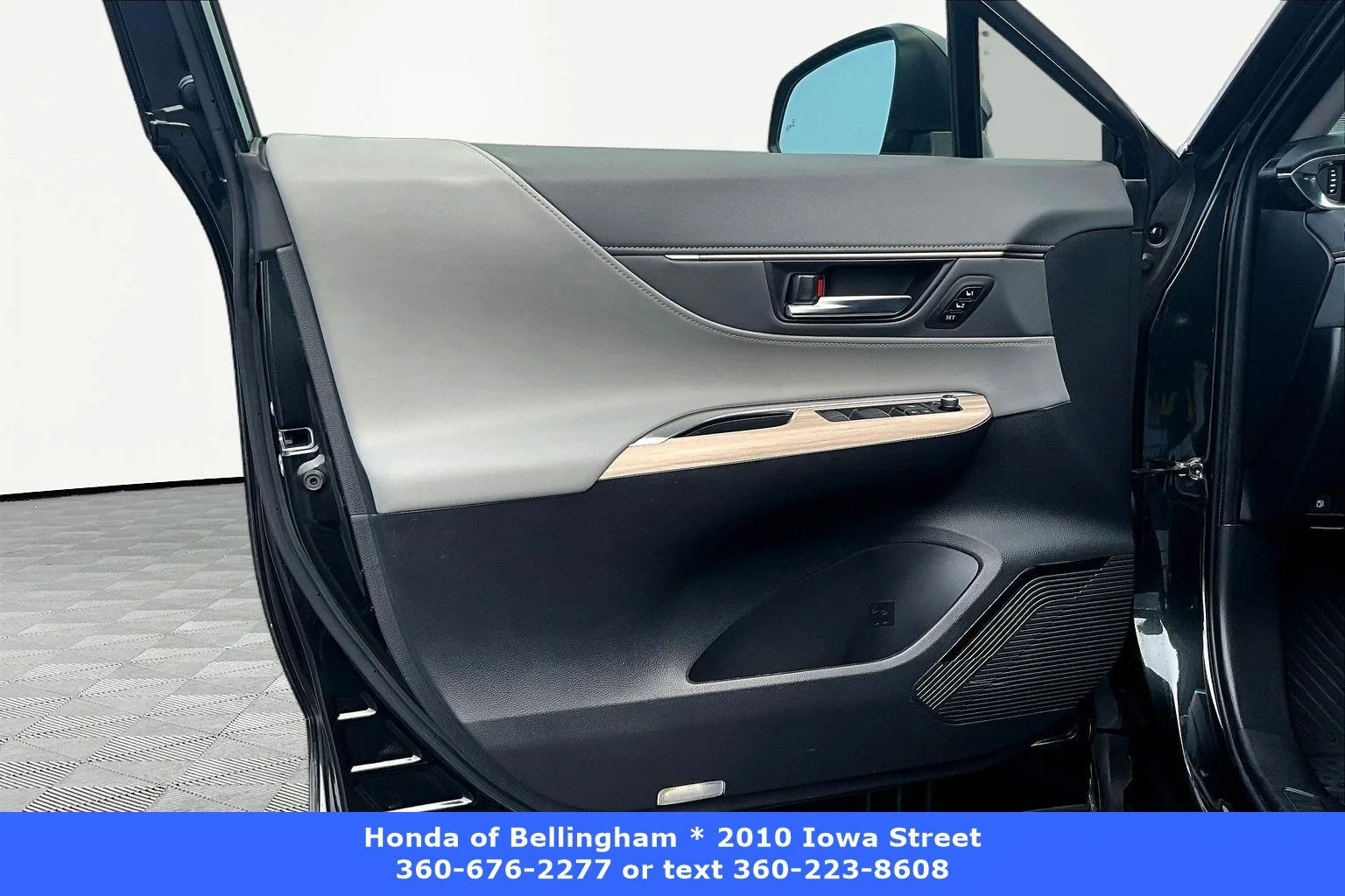 Used 2022 Celestial Black Toyota XLE image 17