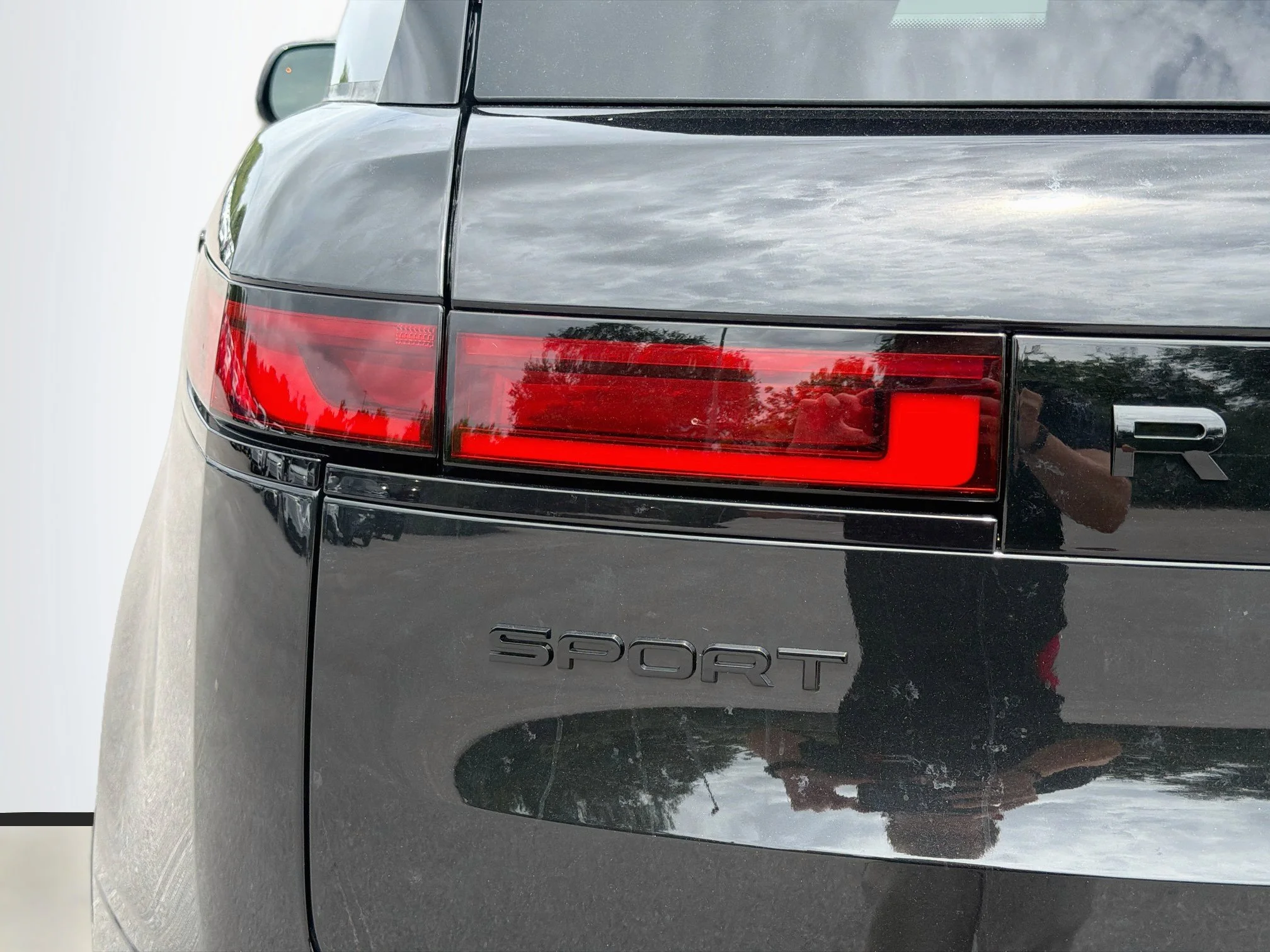 New 2026 Santorini Black Land Rover Dynamic SE image 10