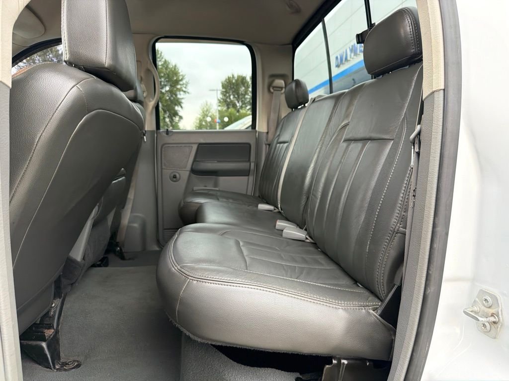 Used 2007 White Dodge SLT image 21