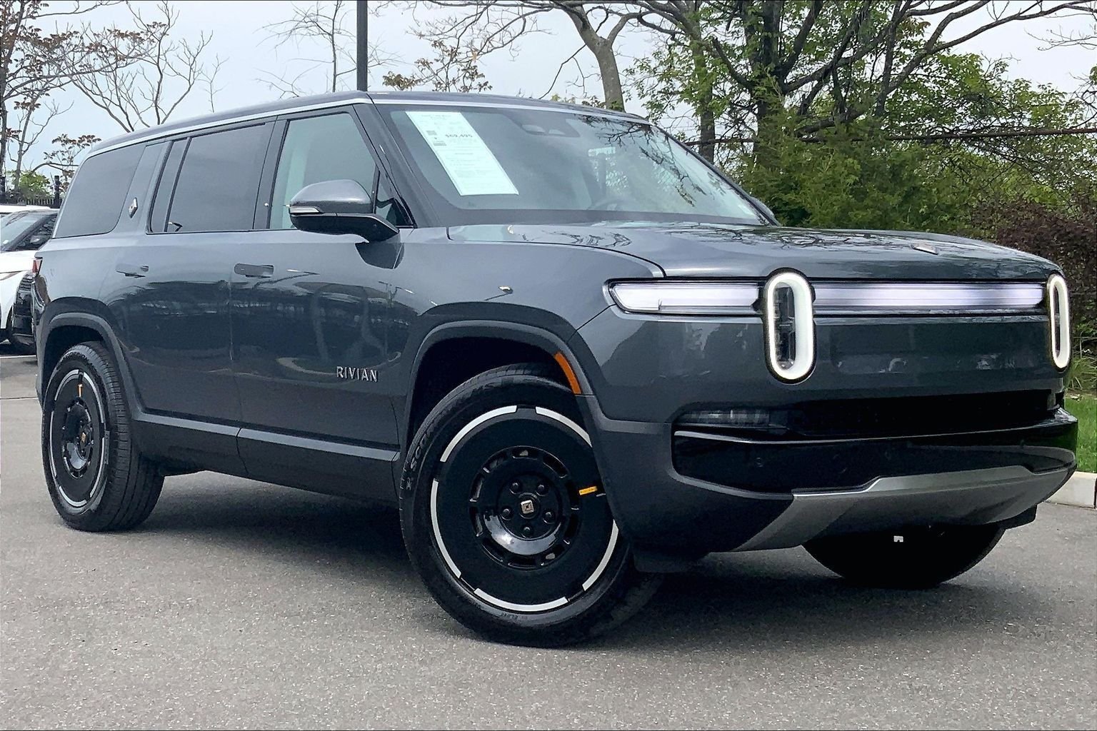 Used 2025 Rivian R1S Adventure with VIN 7PDSGBBA4SN048282 for sale in Brooklyn, NY