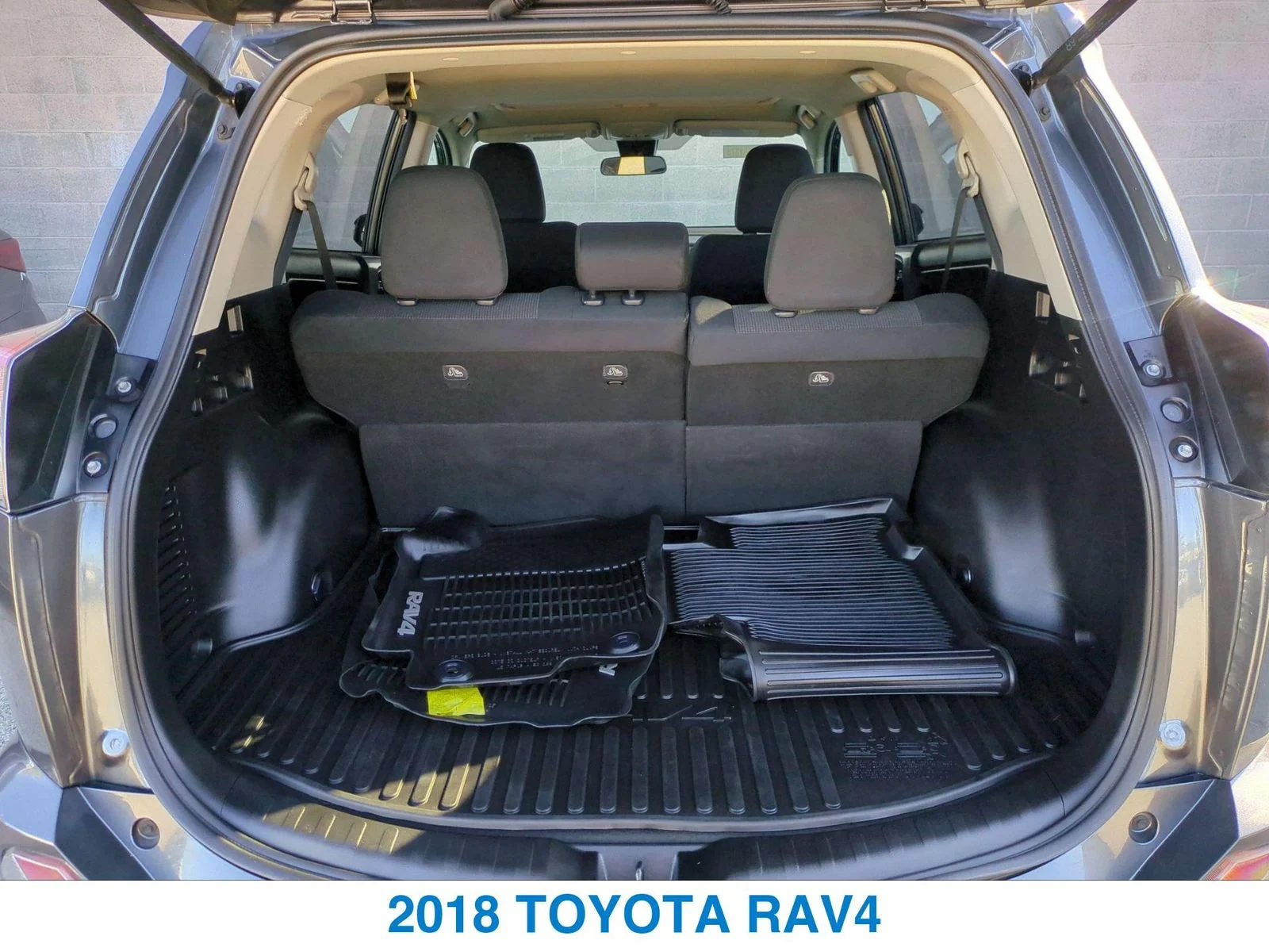 Used 2018 Gray Toyota XLE image 23