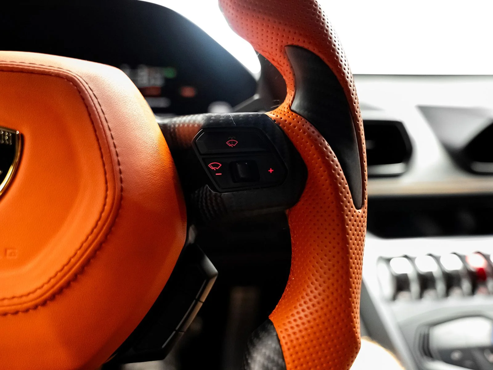 Used 2015 Orange Lamborghini LP610-4 image 39
