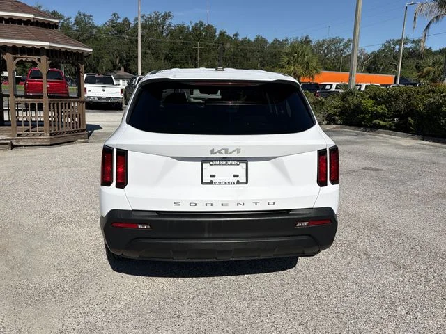 Used 2022 White Kia LX image 5