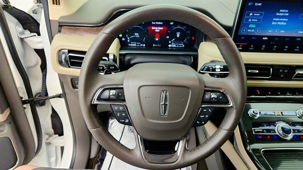 Used 2023 Pristine White Metallic Tri-Coat Lincoln Reserve AWD w/ 2.7L Twin-Turbo V6 & Co-Pilot360 Plus image 14