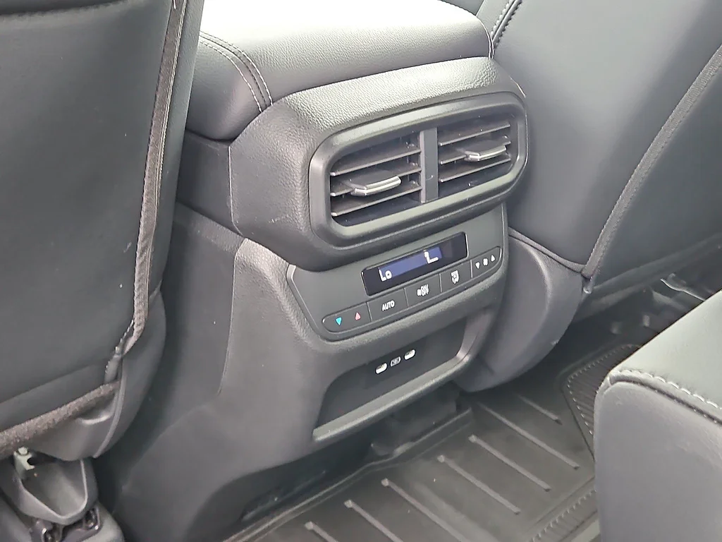 2025 Honda Pilot Touring, photo 11 of 12