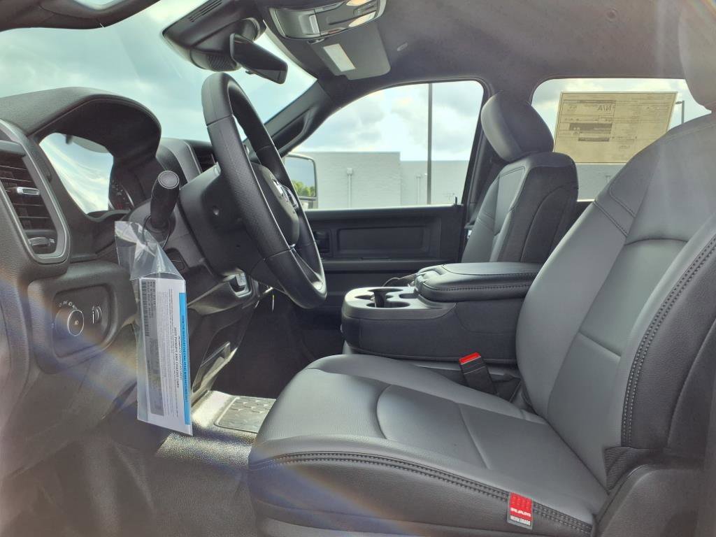 2025 RAM 3500 Chassis Tradesman - Photo 13