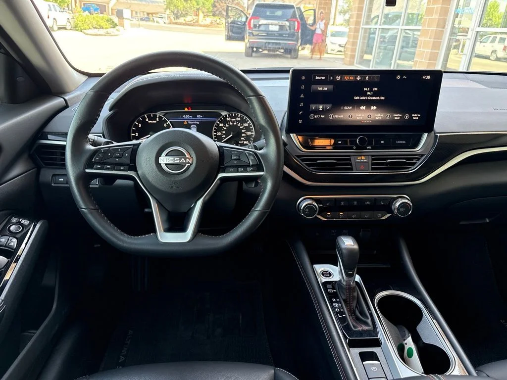Used 2024 Black Nissan 2.5 SR image 7