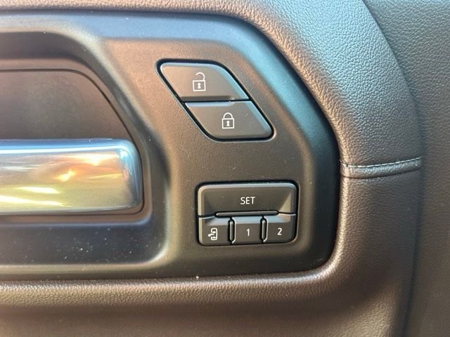Used 2019 White GMC Denali image 17