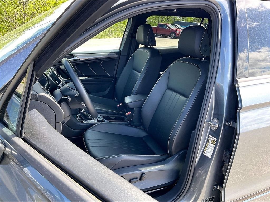 Used 2023 Platinum Gray Metallic Volkswagen 2.0T SE R-Line Black image 9