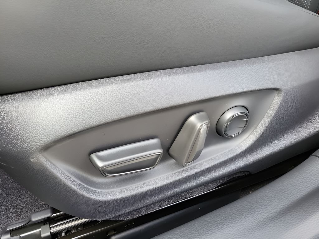 2026 Toyota Prius Plug-in Hybrid XSE Premium - Photo 11