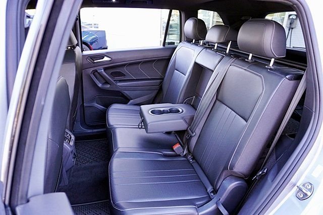 Used 2023 Silver Volkswagen 2.0T SE R-Line Black image 17