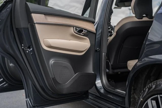 New 2026 Denim Blue Volvo T8 Plus image 37