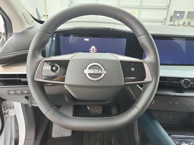 Used 2025 White Nissan Platinum image 25