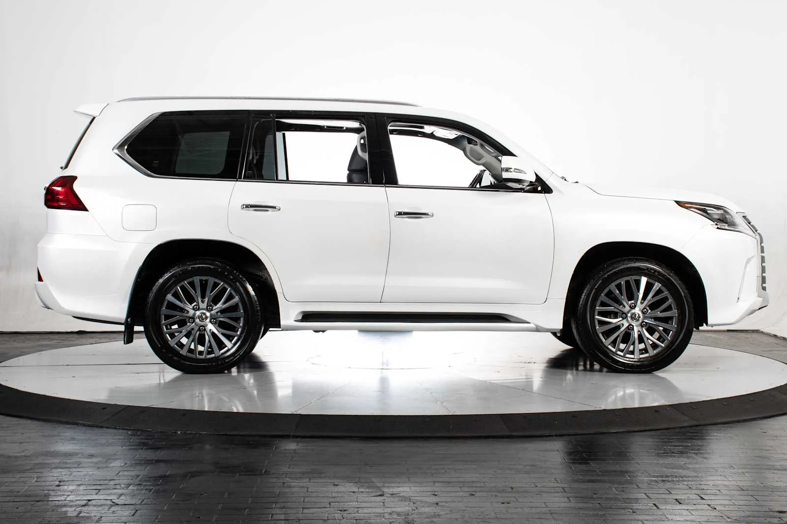 Used 2019 Eminent White Pearl Lexus  image 8