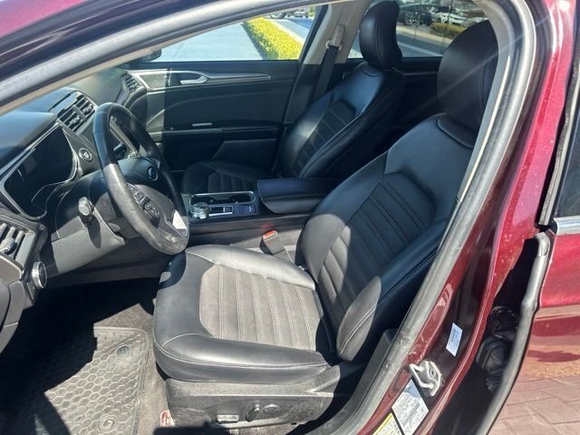 Used 2017 Red Ford SE image 9