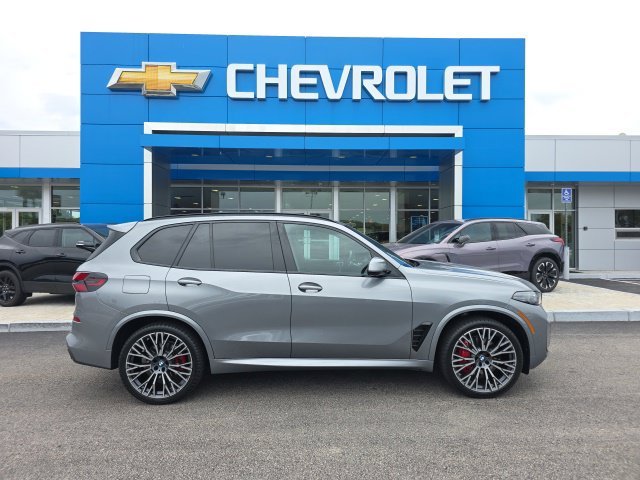 Used 2025 Gray BMW xDrive40i image 2