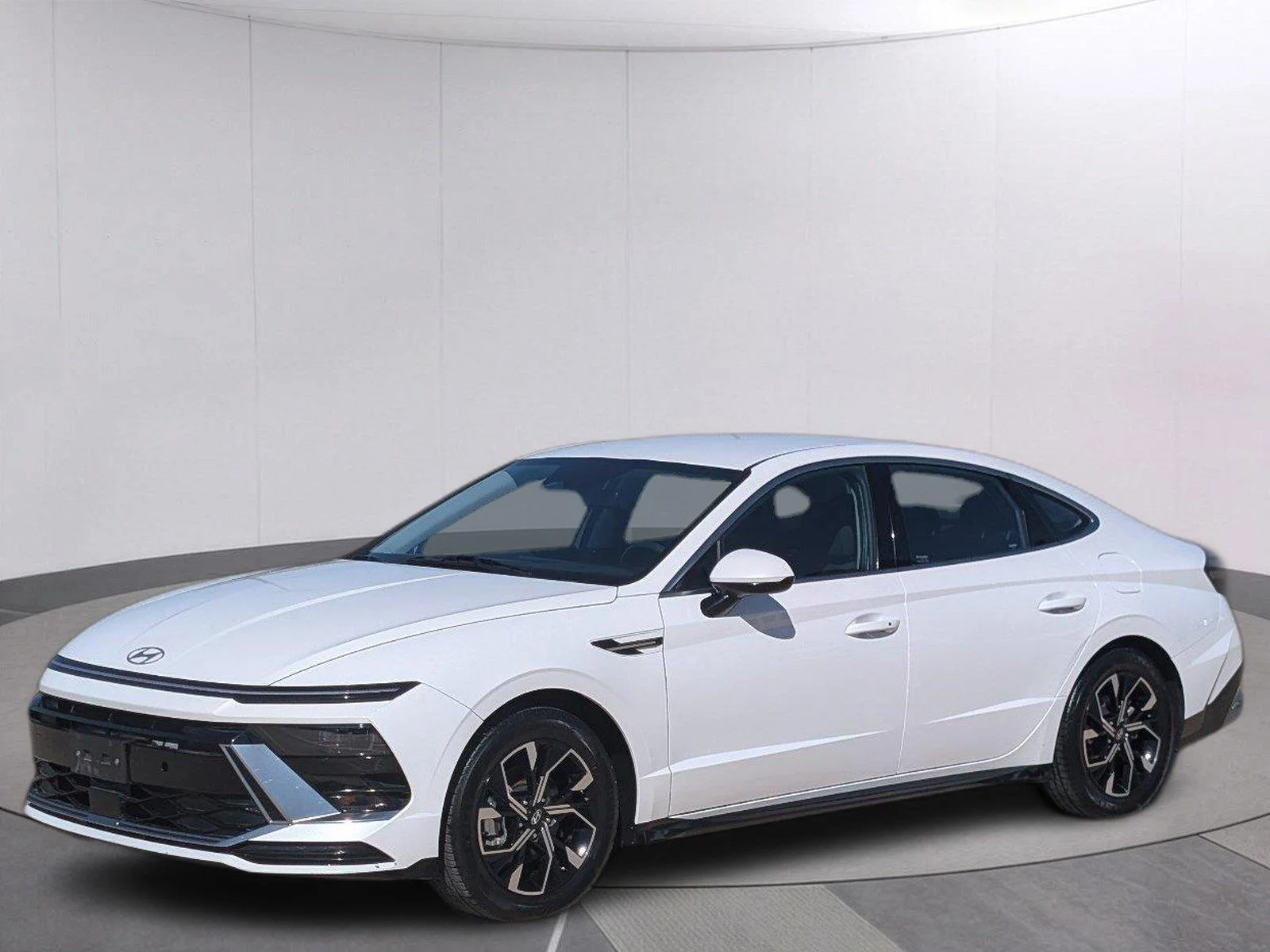 Used 2025 Serenity White Hyundai SEL image 1