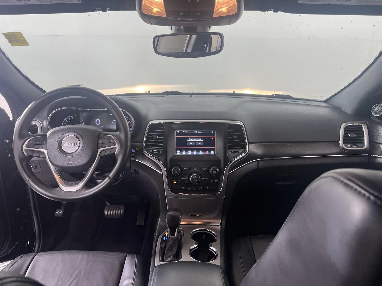 Used 2018 Diamond Black Crystal Pearlcoat Jeep Limited image 3