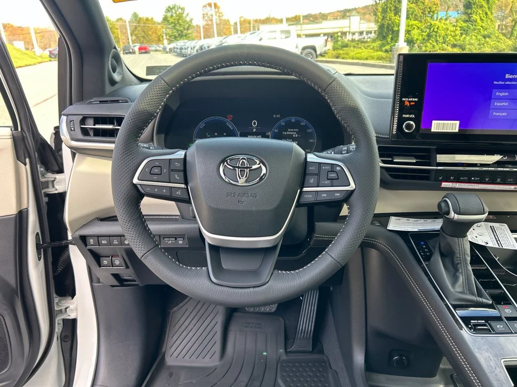 New 2026 Wind Chill Pearl Toyota Platinum image 13